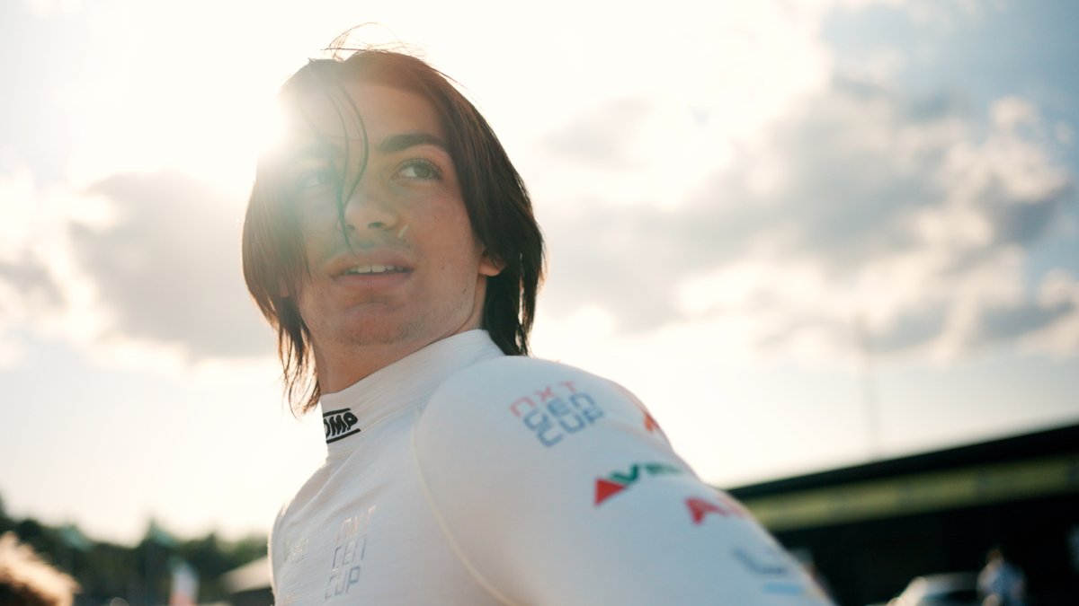 🚨DRIVER ANNOUNCEMENT!🚨

Ellis Spiezia takes the next step in his electric motorsport journey and will debut in RX2e this 2024!

The USA driver can’t wait for the new season to start and put on a great show for the fans⚡️
 
 🔗Check the link for more 👉🏻 fia-rx2e.com/ellis-spiezia-…