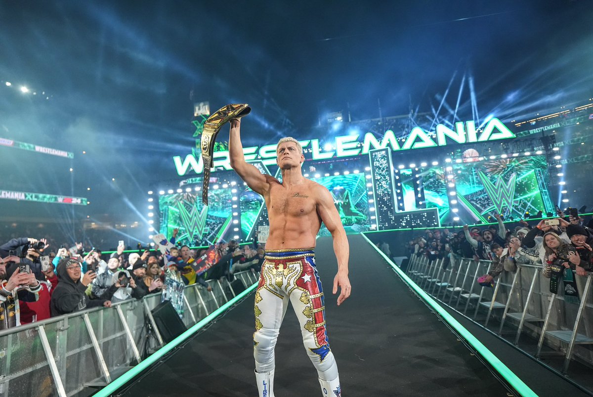 Termino su historia🥹
La emoción de ver estas imágenes no tienen explicación, simplemente hermosoooo
#FinishTheStory  #CodyRhodes #WrestleMania