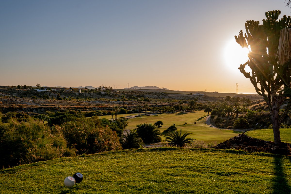 En Valle del Este disfrutamos de estos amaneceres desde 2004. ¿Quieres jugar al golf con estas vistas? 📍𝐑𝐄𝐒𝐄𝐑𝐕𝐀𝐒 valledeleste.es/green-fees-y-t…