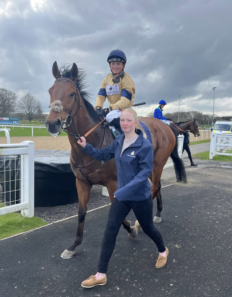 WINNER Aerospace makes it 2 from 2 for the yard and wins under @HollieDoyle1 at Newcastle. Well done to @HambletonRacing and to all the team at home! @tombiggs_bstock #winner #saxongate