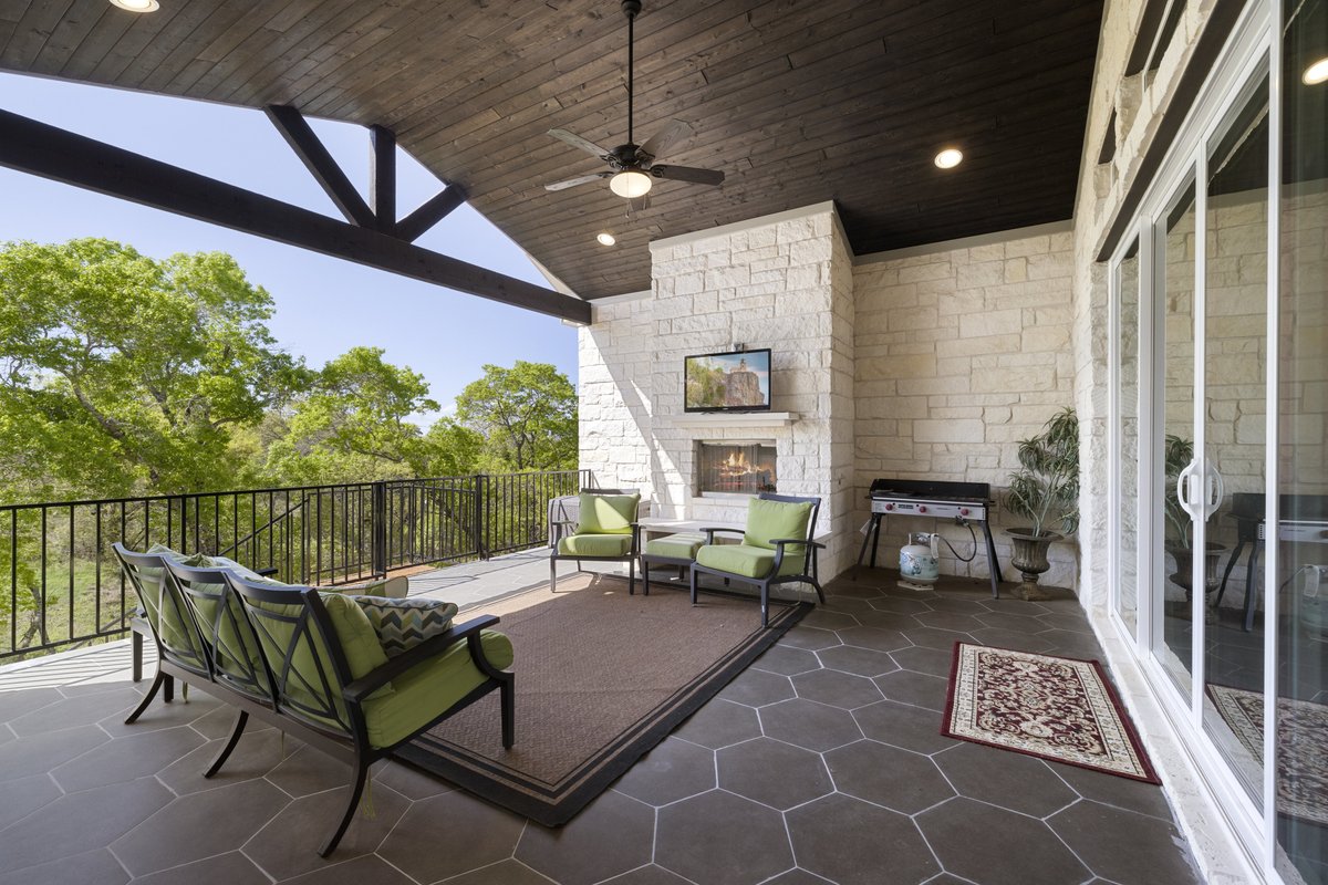 FEATURED LISTING | 409 Ocate Mesa Trl, Liberty Hill, TX | 4 bed, 3.5 bath | 3,498 sqft This beautiful home is secluded on a 1-acre lot with Hill Country views! Presented $950,000. Contact Jessica Murdock | 512-744-8322 More details: bit.ly/3xBYf5t #MagnoliaRealty