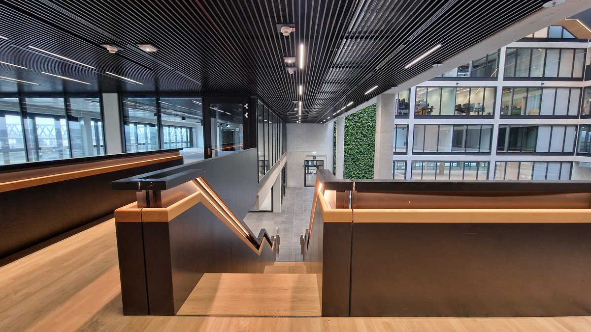 Edge_Workspaces's tweet image. EDGE HafenCity is more than a building; it&apos;s a vision of the future. Join us on a journey where sustainability, well-being, and innovation converge in the workplace. 
#efficientworkspace #officespace #coworking #coworkingspace #digitalworkspace #innovativetechnology