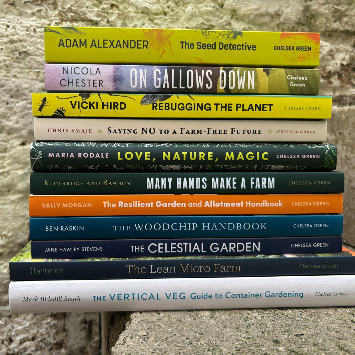 It's #GIVEAWAY TIME! We're teaming up with @SFarms_Gardens to gift this amazing bundle of books! 🌟To enter all you need to do is: 1. Sign up to our UK newsletter, link in bio 2. Sign up for your free @SFarms_Gardens's membership - visit farmgarden.org.uk/join-us 3. Share this…