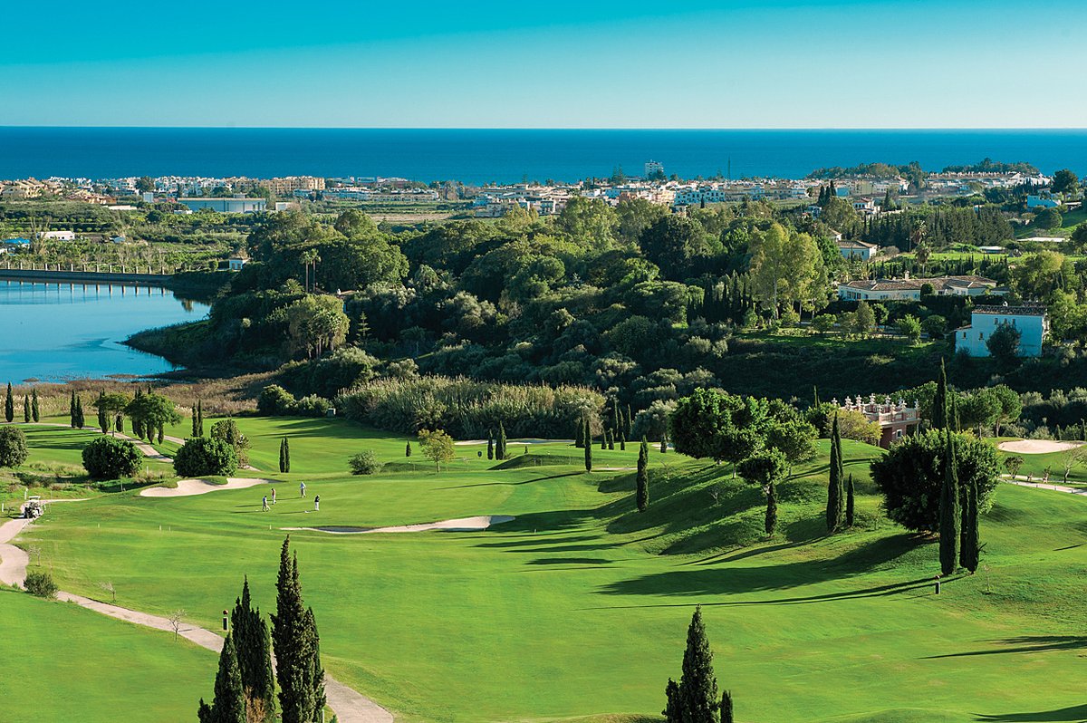 Unique experiences await on the Golf Coast! ⛳ The Costa del Sol, boasting over 70 courses, is a haven for golf lovers. Plus, enjoy the weather, cuisine, and culture. More info here i.mtr.cool/evxokeojng 🏌️🌞🍽️ #ExperienceCostadelSol #GolfCoast #Golf