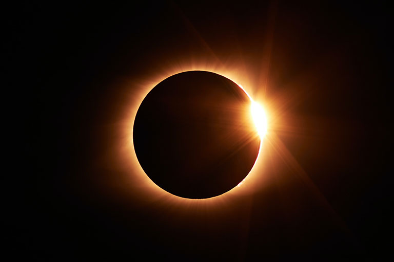 🔭 The earliest reliable observation of a solar eclipse occurred in March 1223 BCE. Prepare for today's eclipse with @KaminScienceCtr: carnegiesciencecenter.org/events/eclipse… See more in the Spring issue of Carnegie Magazine at bit.ly/CarnegieMagSpr… 📸 Photo: Jongsun Lee on Unsplash