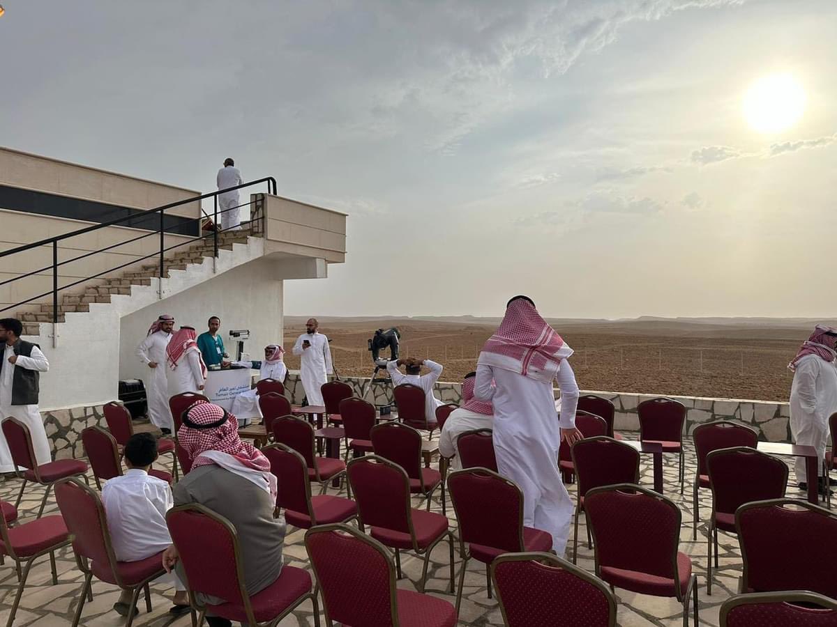 Moon sighting observatories in Saudi Arabia begin preparations at 11 locations to investigate the sighting of the Shawwal crescent. Announcement of when Eid al Fitr shall fall (Tuesday or Wednesday) in an hour. Stay tuned. #Ramadan #عيدالفطر