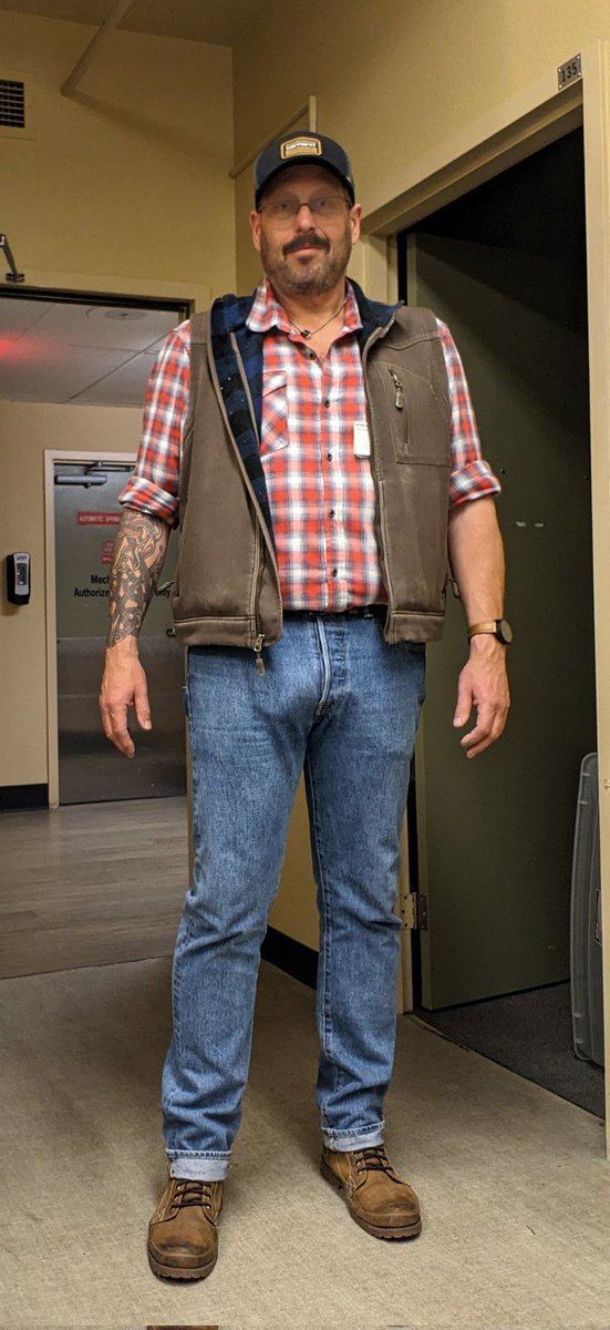 One of my coworkers called me Daddy today for fun...then another said I look like I work in a farm 🤪. I'm a boots, jeans, and hat kinda man. #hungdaddy #bigdickdad #bigdick #bigcockdad #fatcock #fatdick #thickdick #hungdaddy #hungbear #hung #daddydick #bigdickman #dadcock #bwc…