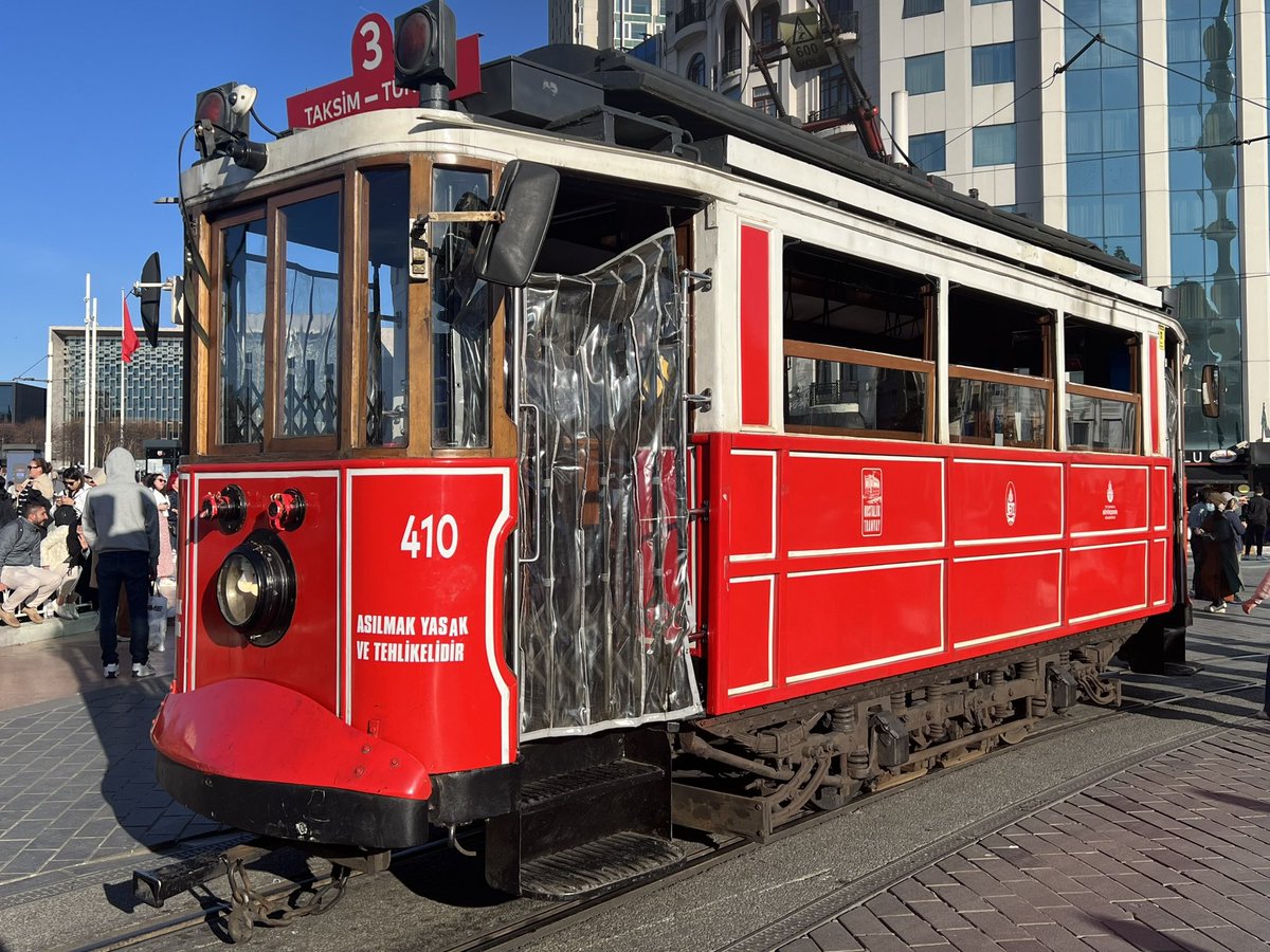 Images of Istanbul - The Blue Mosque, Topkapi Palace, Galata Tower, Taksim Square heritage tram. 1/2