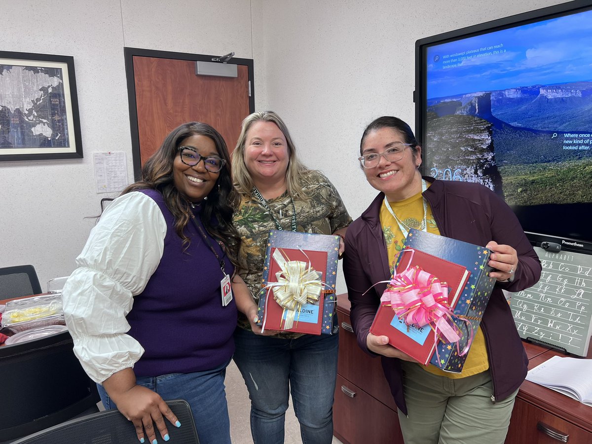 Still celebrating our Assistant Principals this week on Dream Team 3! We are very thankful for their role in supporting staff and student achievement at their campuses!! Thank you for your leadership!! @ReedEngineers @FrancisES_AISD @CypresswoodES