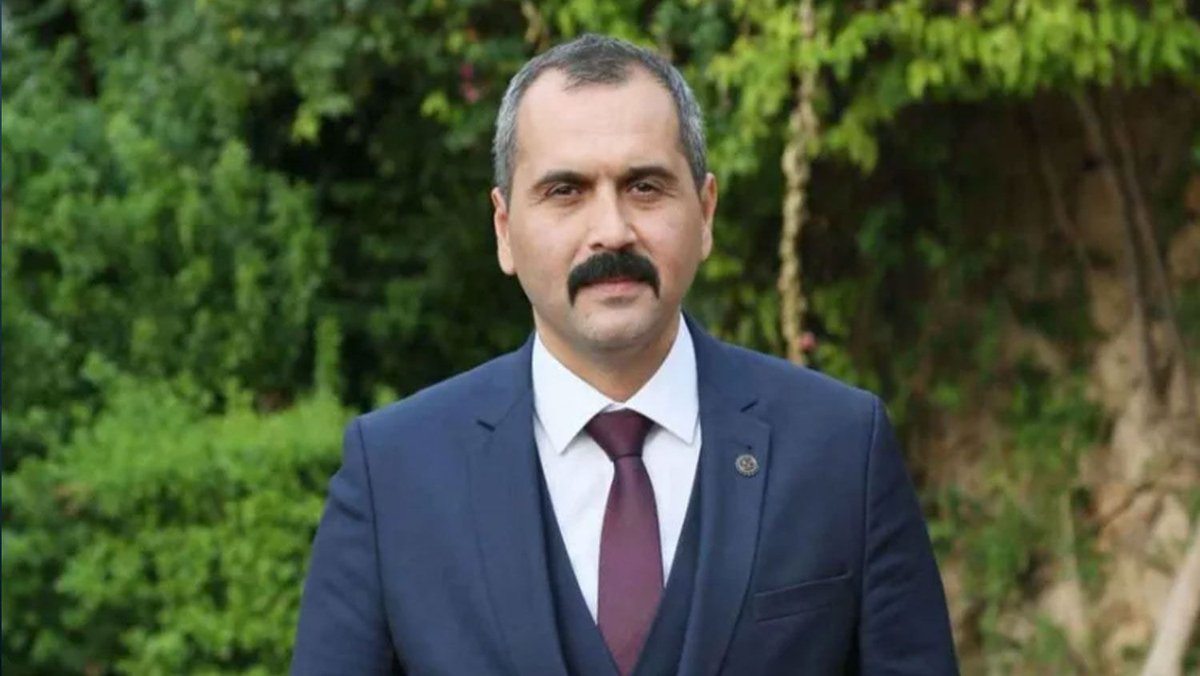 'Gazze için yola revan olmazsam namerdim.' diyen MHP Antalya Milletvekili Hilmi Durgun, İsrail'in tarım şirketi Haifa'nın Türkiye’deki ortağı Agrosel’in sahibi çıktı.

(T24)
