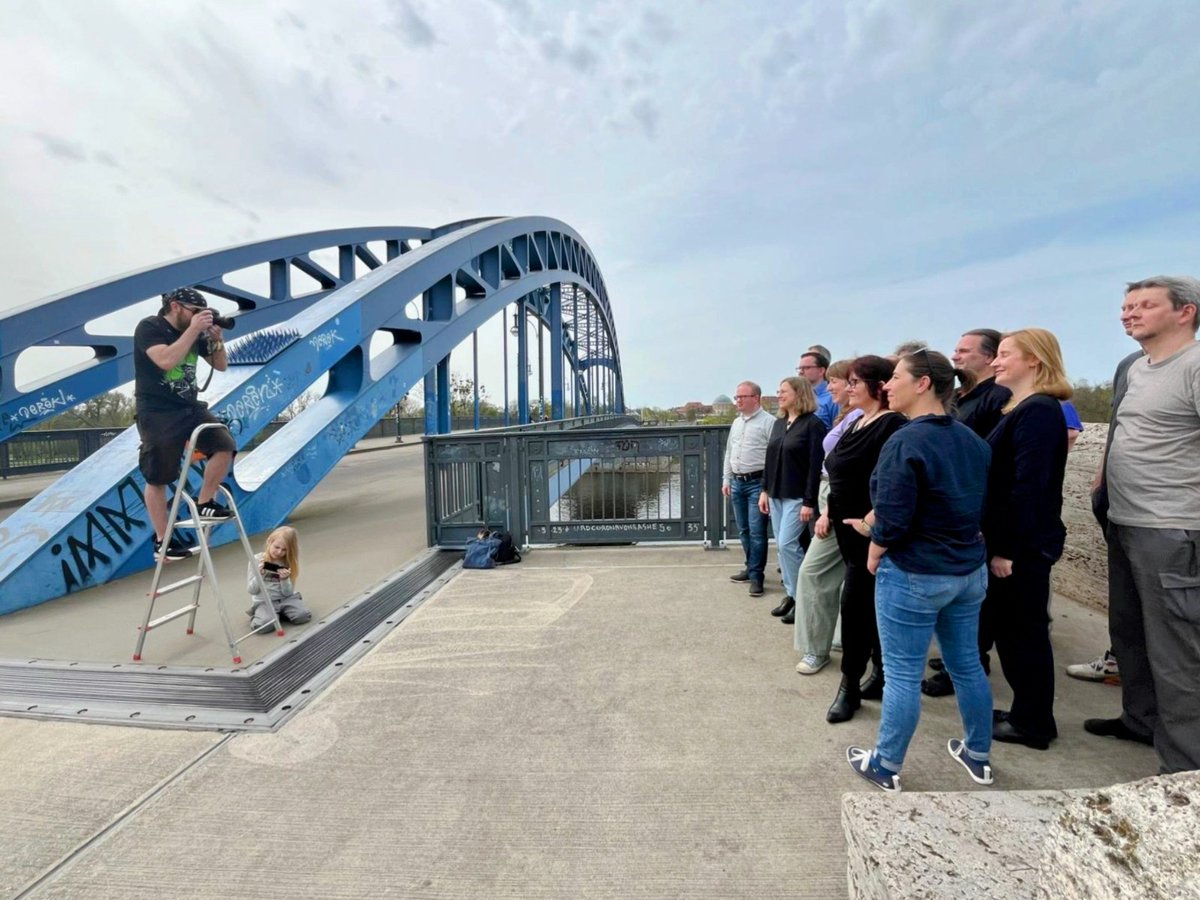 Heute wurden wir vom Wahlausschuss offiziell zur Kommunalwahl am 9. Juni 2024 in #Magdeburg zugelassen! 🥳 Alle unsere 15 Kandidatinnen und Kandidaten wurden bestätigt. Passend dazu haben wir gestern das schöne Wetter genutzt und unser Gruppenfoto gemacht. 📸 #srmd #fuermagdeburg