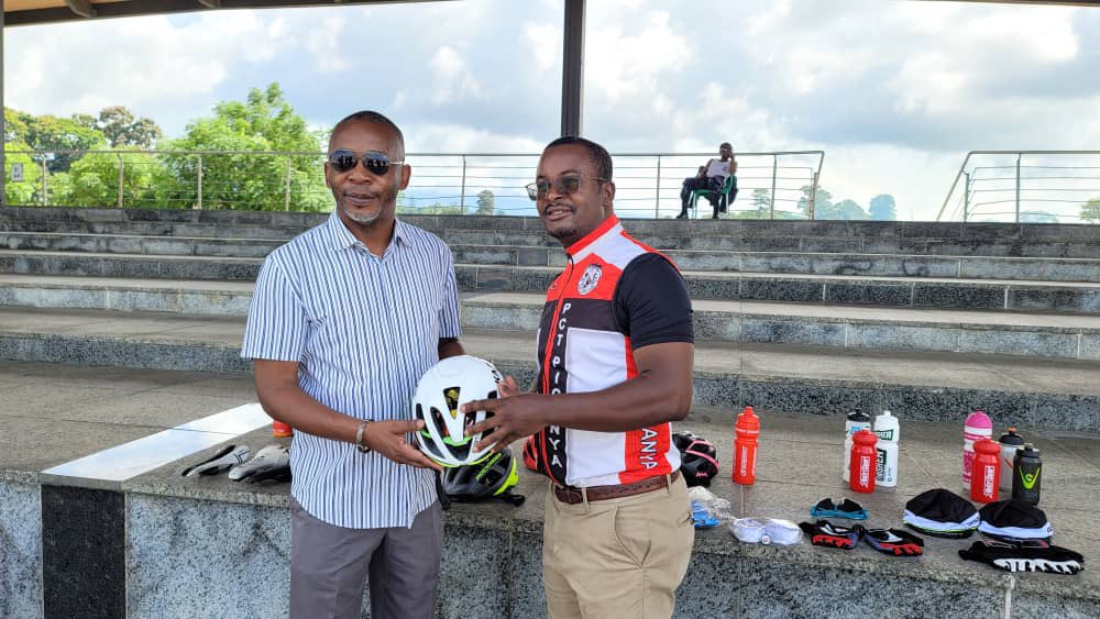 ¡El COGE acelera el pedal del ciclismo local y abre nuevas rutas de colaboración internacional! 🚴‍♂️💥 Gracias al Club Triatlón A Corre-Cuita y al CDT RESISTENTIA T3 por su apoyo incondicional. #COGE #CiclismoGuineaEcuatorial #ciclismo