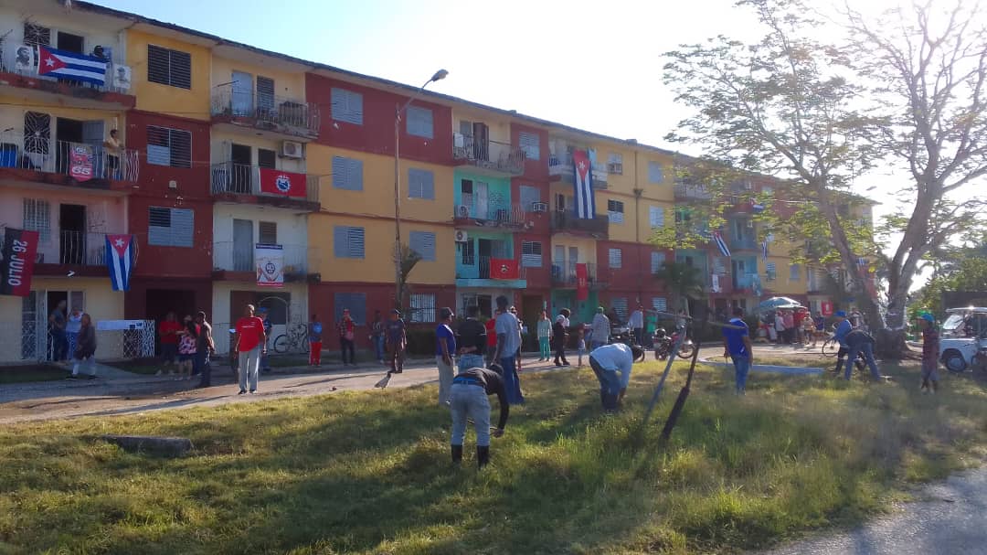 En la comunidad avileña conocida como EL CAMELLO. Se efectuó la jornada Abrazando el barrio. #LatirXUn26avileña