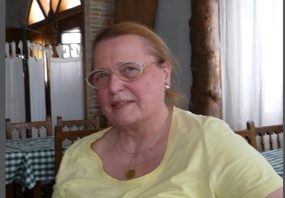 #CathyLambret n’était pas connue mais tout le monde des rédactions françaises la connaissait. Toujours prête à décrocher son téléphone pour défendre un ou une élève de l’<a href="/IPJ/">vj</a>.  pour l’aider à trouver un stage, des piges, un job. 
Je lui dois beaucoup et je ne suis pas le seul.