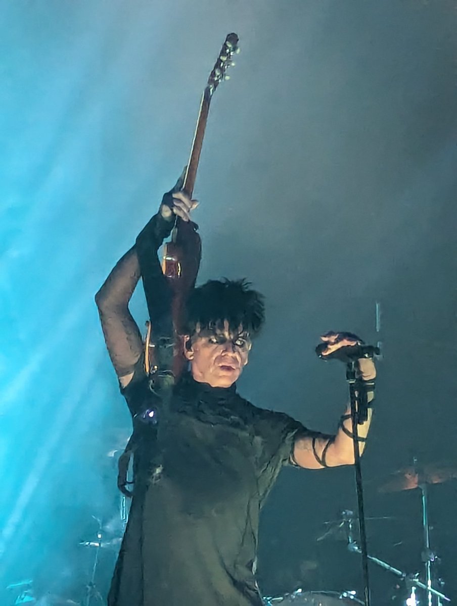 'I hate to ask ... But was '#GaryNuman' electric' last night? 🤘