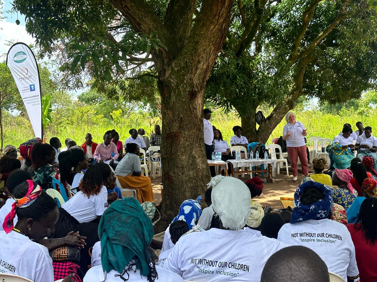 Our HoS @olympiabekou and PGR @sara_cii are in Uganda this week. Today they participate in the third dialogue on reintegration of Children Born of War in Unyama - Gulu District and met the Local Chief, Rwot, together w partners @GWEDGUga @TallawahJustice. #NotWithoutOurChildren