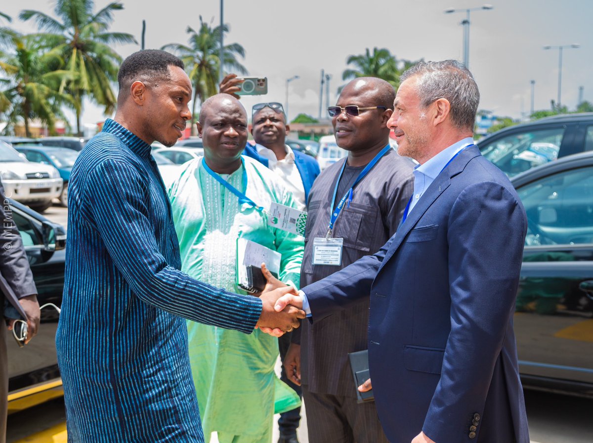 kokouedemTENGUE's tweet photo. Je me réjouis d'avoir accueilli le Ministre en chef de Sierra Leone, @dsengeh, lors de sa visite à Lomé. Nos discussions ont porté sur la nécessité de renforcer les liens entre nos deux nations, notamment dans des secteurs stratégiques tels que le transport maritime et la logistique.