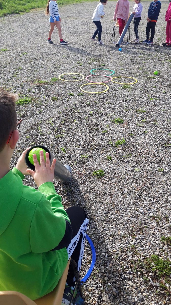 ComiteUSEP01's tweet photo. Vendredi à Confort s'est tenue la 1ère #RSAO du 01 conçue par les élèves: équipes mixtes Confort et Montanges, activités handi (escrime fauteuil, boccia, toreball...) rencontre avec la nageuse Manon HAAB. Enseignantes et élèves hyper impliqués ! @MassardEmmanuel https://t.co/nQbC7N4STY