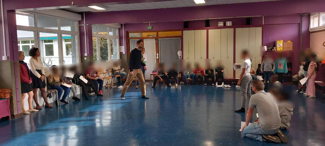 Éducation artistique et culturelle: Répétition de théâtre de la pièce « La conférence des animaux » à l’école C.Habozit de Privas en présence de Mme Elizéon <a href="/Prefet07/">Préfet de l'Ardèche</a> et Mme Chaillan, représentant M Aumage, Dasen. #CNR 
<a href="/ThiAumage/">Thierry AUMAGE</a> <a href="/acgrenoble/">Académie de Grenoble</a>