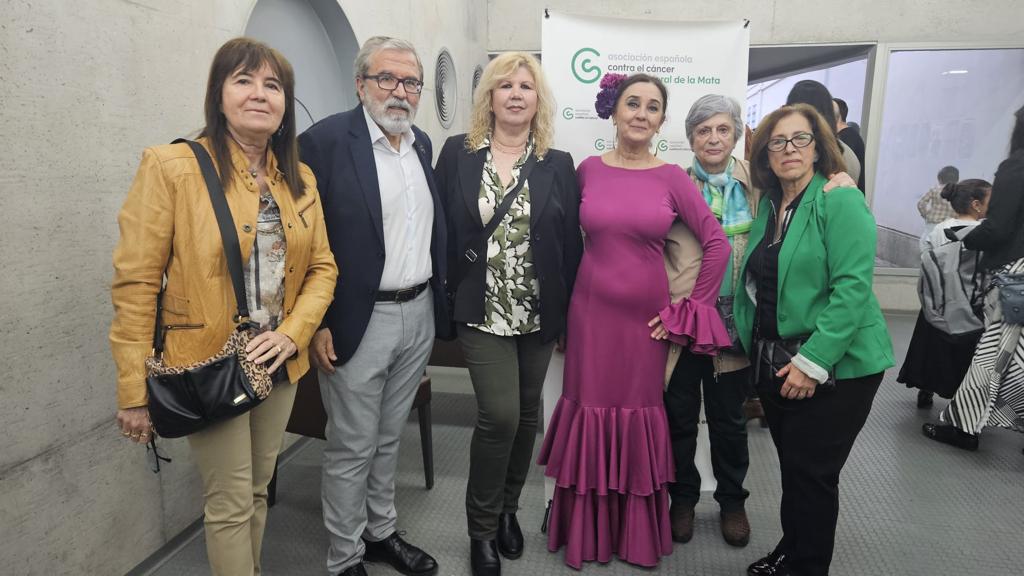 PedroPastorV's tweet photo. Ayer domingo 7 en Navalmoral de la Mata se llenó el teatro del Mercado con una gala que organizó la profesora de la Escuela de Danza Española Adela Gil con nuestra junta local a favor de nuestra Asociación y de la investigación del cáncer  infantil. 
Gracias de 💚Adela Gil. https://t.co/RESZ35amoa