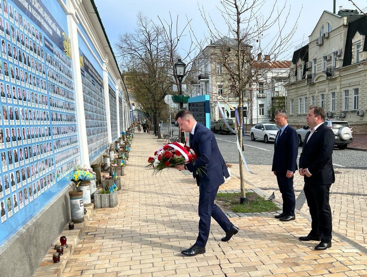 🇵🇱🤝🇺🇦 Delegacja @PocztaPolska z Prezesem @MikoszSebastian oraz wiceministrem @MAPGOVPL @JBartminski już w #Kijow! 📌 Pierwsze spotkanie z władzami @ukrposhta, z udziałem m. in. Prezesa @smelyansky_igor oraz członka RN @KarnowskiJakub, o dotychczasowej współpracy oraz rozwoju