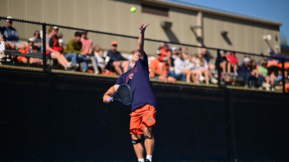 This Week in @AuburnMTennis with @bobbyreynolds82 @aburcham04. The Tigers close the regular season hosing Texas A&M & LSU this weekend at the Yarbrough Tennis Center. Photo: David Gray | @AuburnTigers audioboom.com/posts/8485487-…