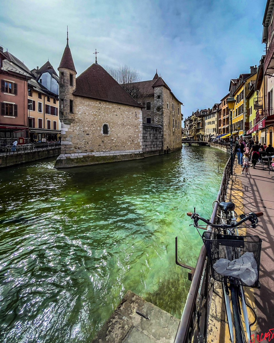 Vieille ville d’Annecy

#annecy #HauteSavoie #francemagique #jmlpyt #photographer #photography #France #visitfrance #explorefrance #gettyimages #Editorial #gettyimagescontributor #Shootuploadrepeat