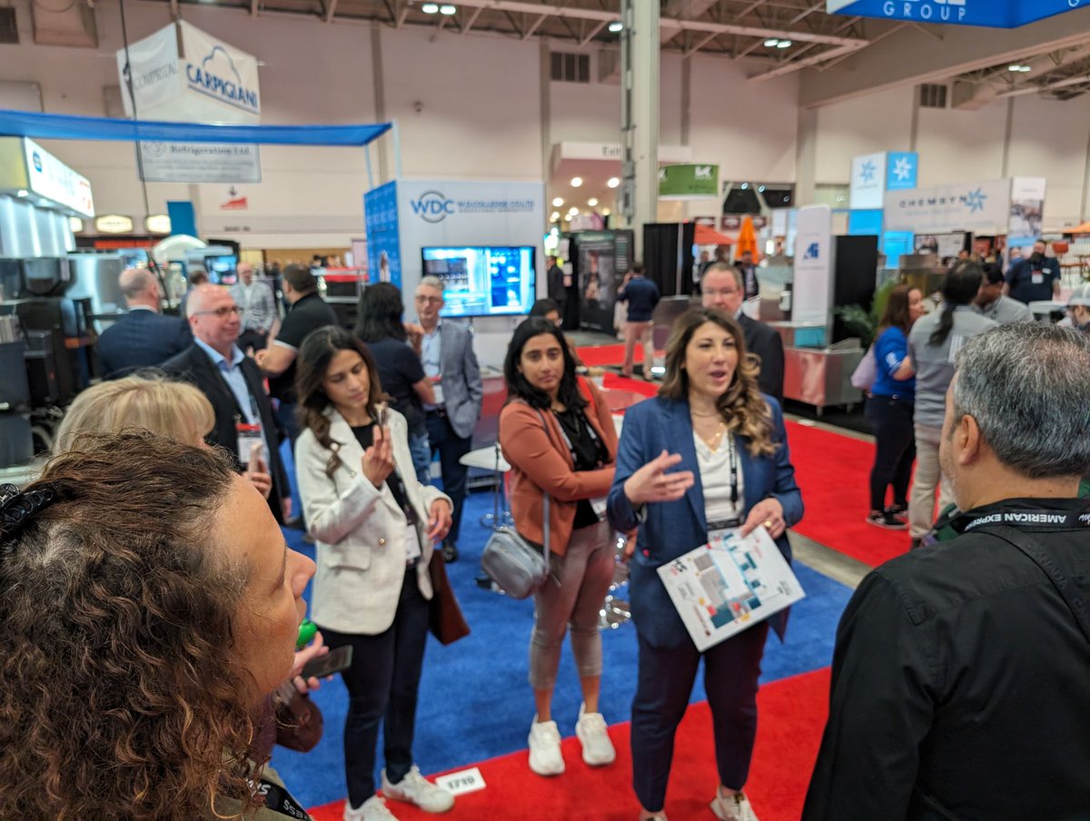 <a href="/RestaurantsCA/">Restaurants Canada</a> media your led by <a href="/BubblegumCanada/">BubblegumCanada</a> Lisa Rafaelle is a fun start to the day #RCSHOW #LEVELUP