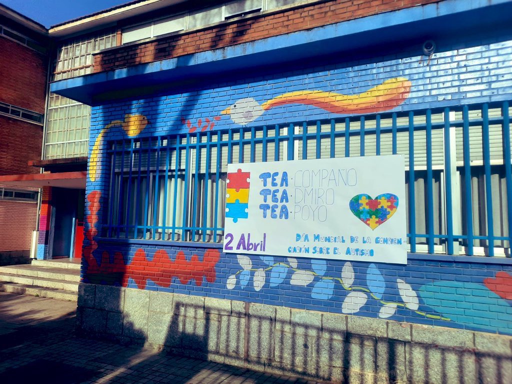 cp_sdomingo's tweet photo. Durante la semana del 2 de abril hemos trabajado en todo el cole la concienciación sobre el autismo, dedicándoles este grandísimo símbolo del infinito a nuestros compañeros y a todas las personas con #TEA. 

#TEAcompaño
#TEAdmiro
#TEApoyo https://t.co/yuilXy3kfE