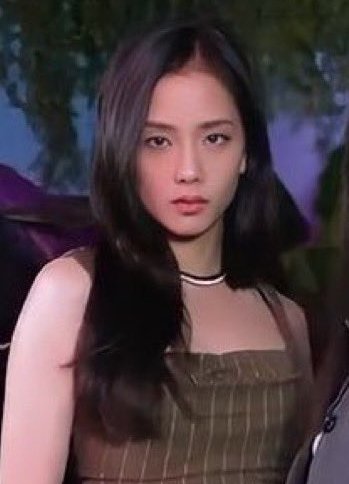 #JISOO FACE CARD in line with timeless beauty Mogul Salma Hayek , Penelope Cruz those brunette beauties face card is unmatched!