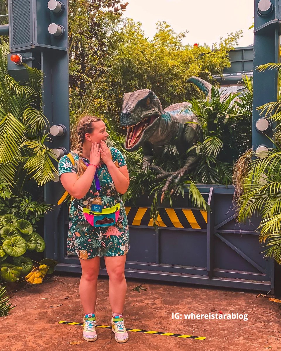A photo op in the raptor encounter - what could go wrong? 

📍 : Universal Islands of Adventure at <a href="/UniversalORL/">Universal Orlando Resort</a>