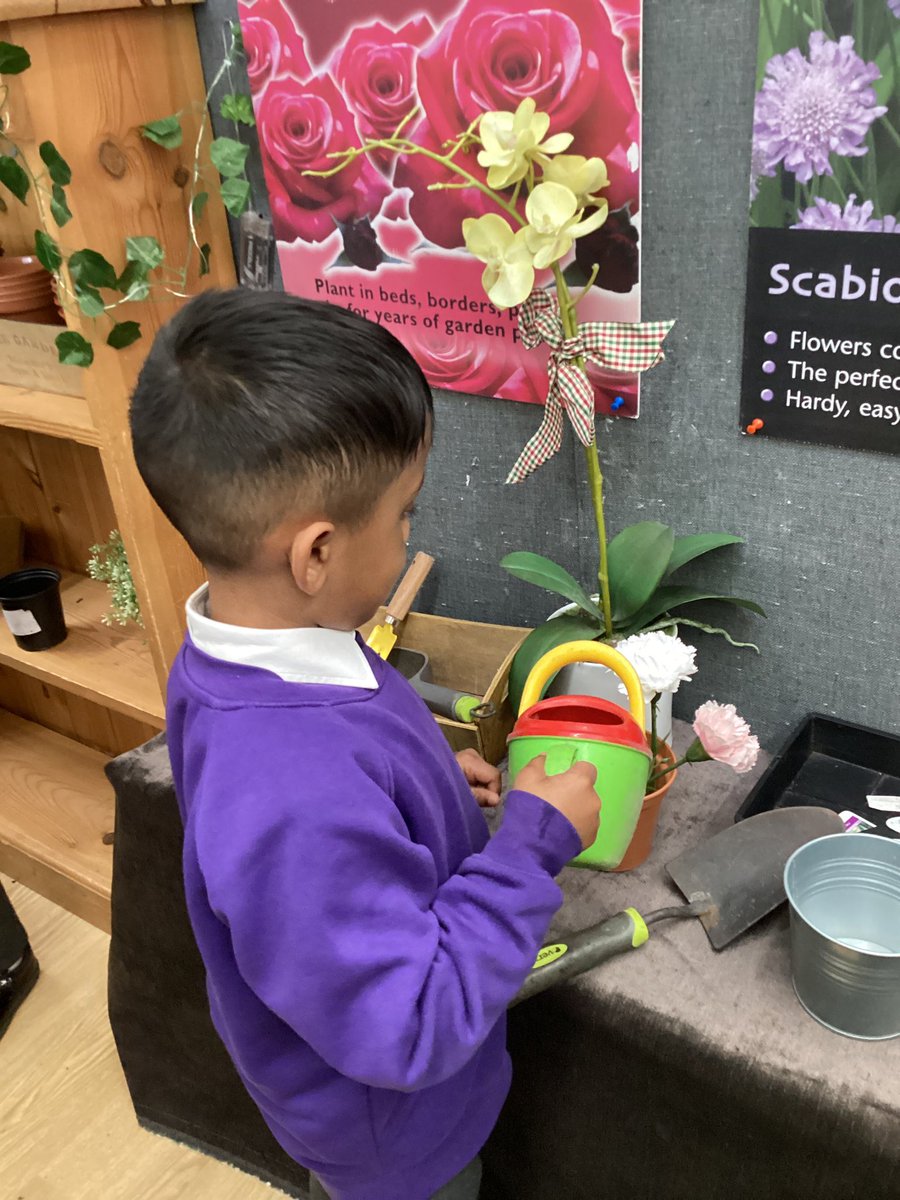 ECS_Keighley's tweet photo. Reception’s garden centre is open for business today! #buildingbrighterfutures #languageandcommunication #roleplay #knowledgeoftheworld https://t.co/tskO4PzP4A
