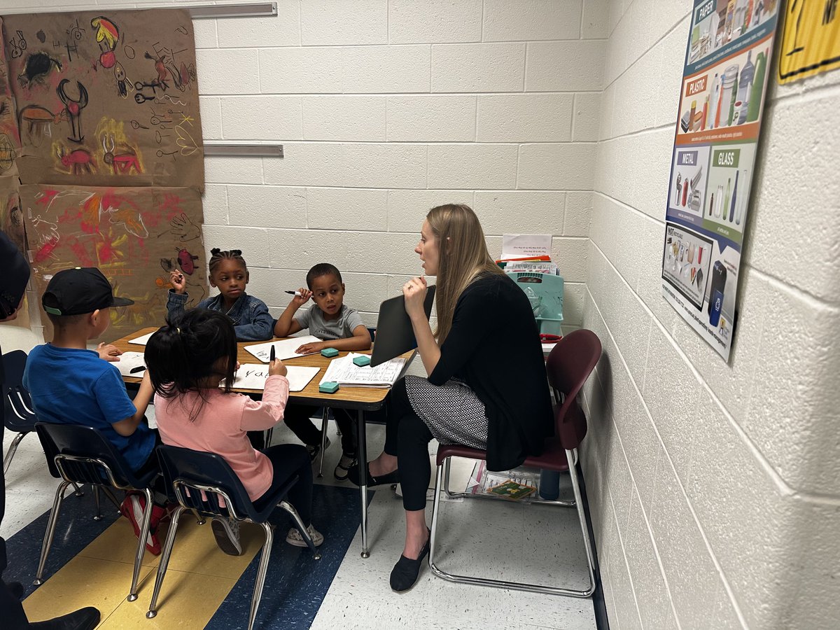 SuptDuran's tweet image. My next visit today took me to @HFBAllStars. I visited Ms. Taylor&apos;s first-grade CKLA class to see what students are learning. I then visited Ms. Folb&apos;s class where students engaged in small group reading before visiting Ms. Pavelich&apos;s kindergarten class where they were also…