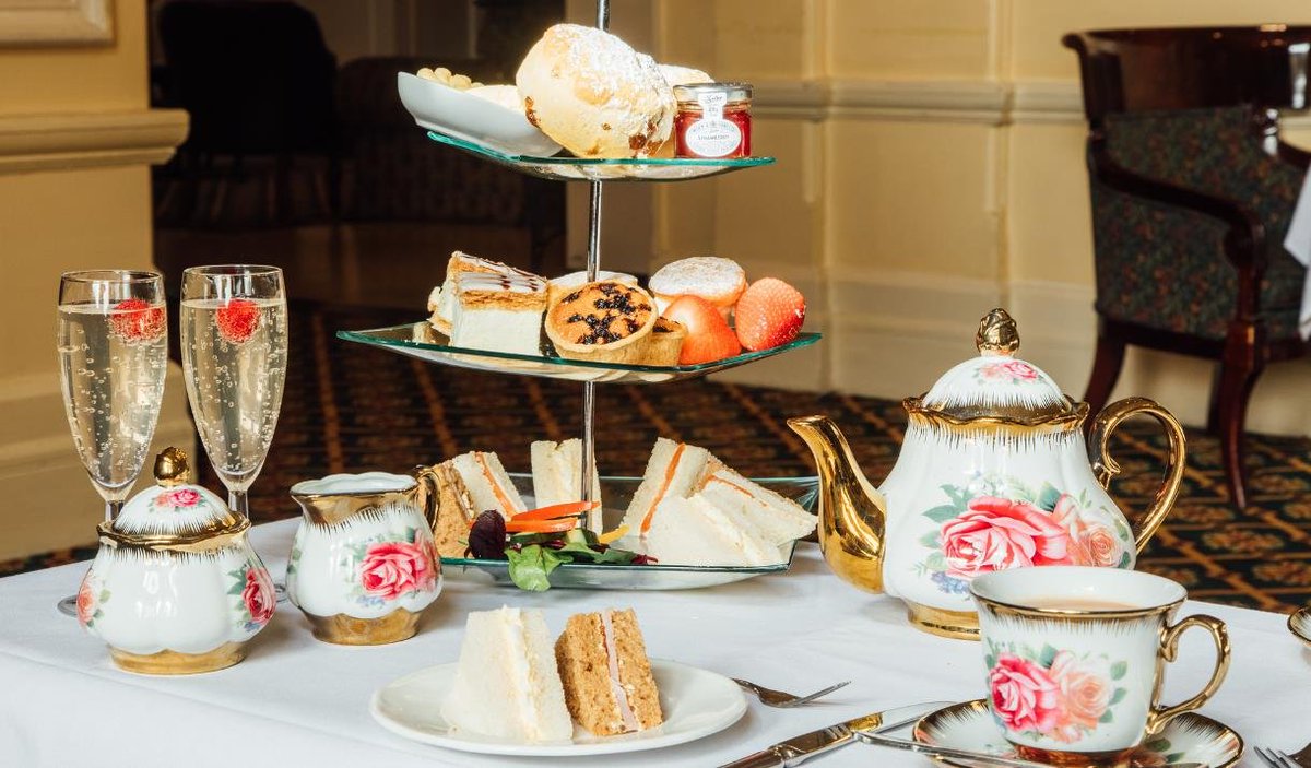 ☕🍰Treat yourself to a relaxing afternoon tea in the Bradford district this #AfternoonTeaMonth. Discover the tastiest teas and classiest cakes at: visitbradford.com/food-and-drink… #VisitBradford