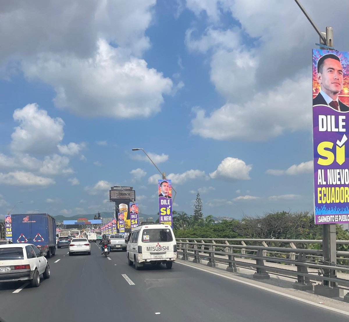 Pero para medicinas, no hay dinero.
¡Sinvergüenzas!