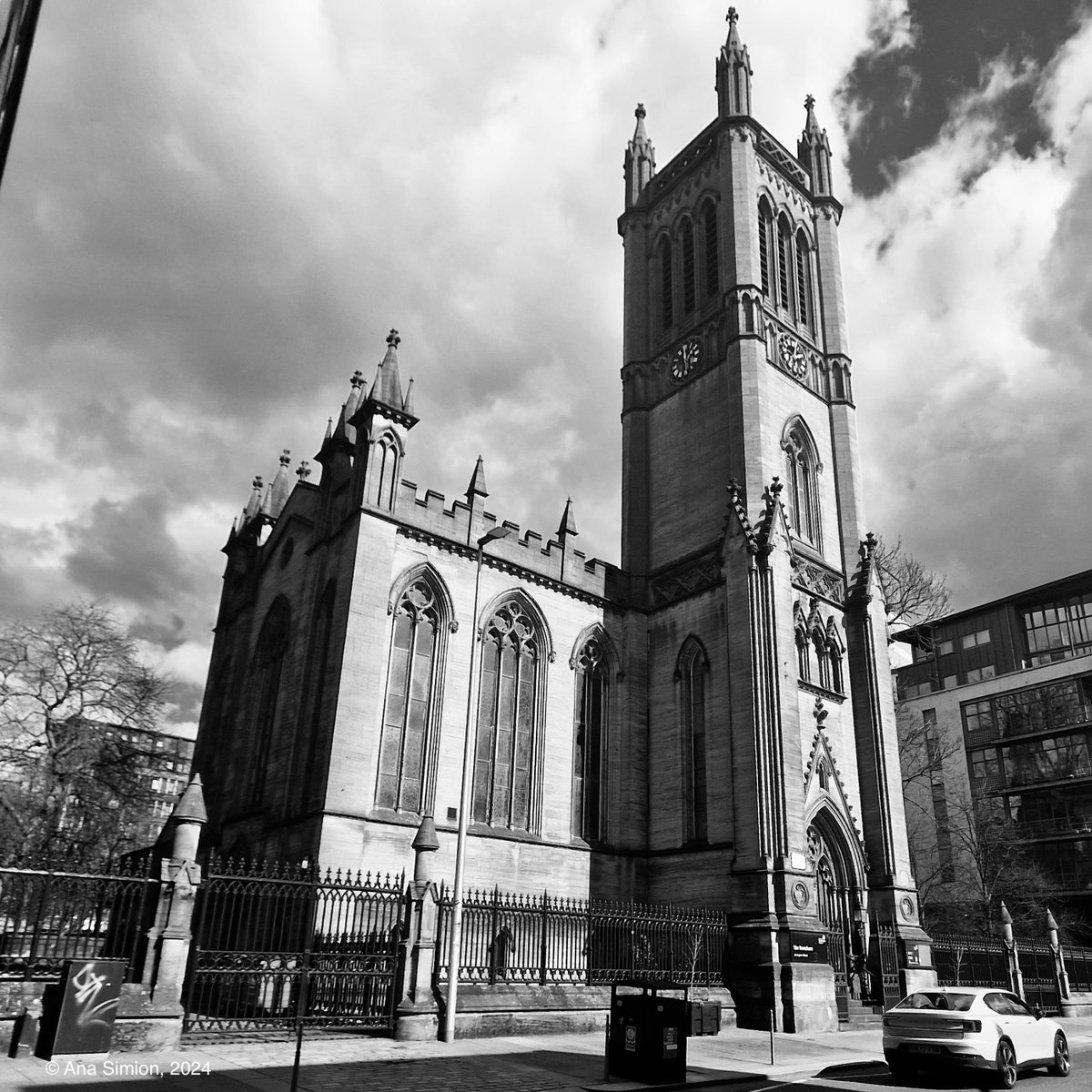 Standing tall: The Ramshorn, Glasgow 📸 Galaxy S22 Ultra. #ShotOnSnapdragon #bnwphotography #blackandwhitephotography #blackandwhite #photography #photographylover #photographers #Samsung #Glasgow #easter2024 @Snapdragon