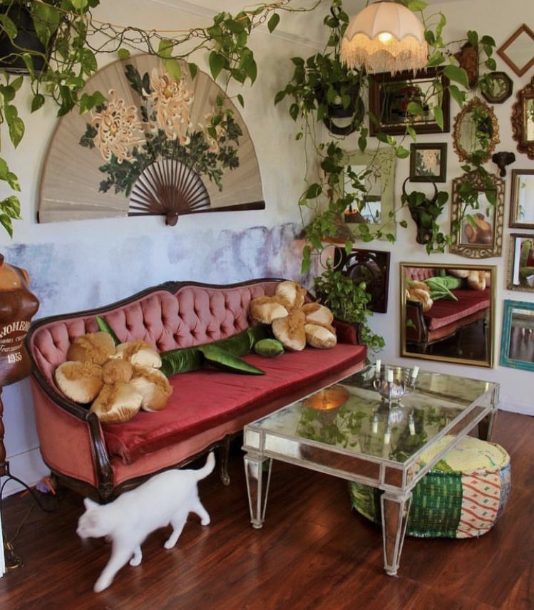 veivetchica's tweet photo. obsessed with these flower pillows (&amp; interiors) by emma catherine bradford https://t.co/XehzGrgNz0