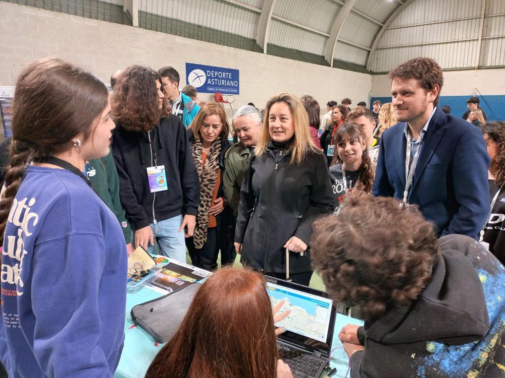 Educastur's tweet photo. 🚀👩‍🎓 La consejería ha organizado por segundo año la final autonómica de la competición #CanSat,  donde más de 7⃣0⃣ estudiantes y docentes de Secundaria han construido un minisatélite, lo han lanzado con un cohete y realizado un experimento científico

👉 https://t.co/uefBradvBz https://t.co/KL9fcgiz3U