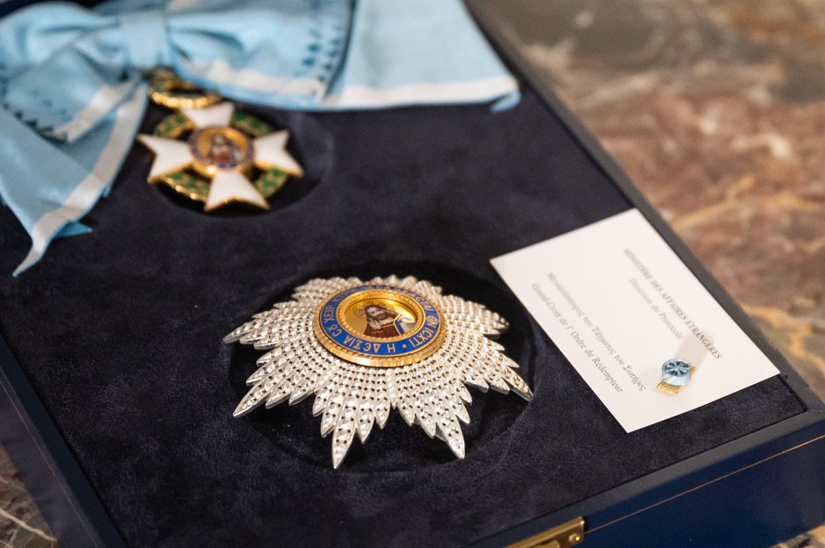 During the official visit to 🇬🇷 the President of the Republic of 🇸🇮 was awarded with the Grand Cross of the Order of the Redeemer, the highest distinction awarded to Heads of State for their contribution to strengthening bilateral relations. Ευχαριστώ, Ελλάδα!
