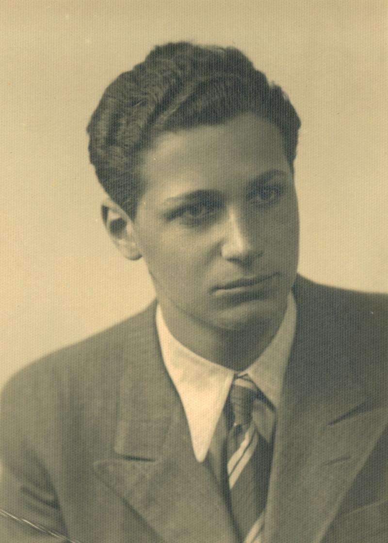8 April 1923 | Czech Jew, Zdenko Roubiček, was born in Prague. He was deported to #Auschwitz from #Theresienstadt ghetto on 28 September 1944. He perished at Kaufering on 20 April 1945.