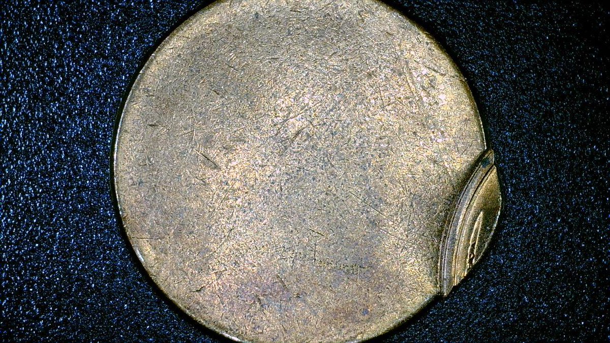 couchcollect's tweet image. Jim G sent in this coin. Do you know the mint error?

#errorcoin #minterror #coin #coins #coincollecting #numismatis #rarecoins