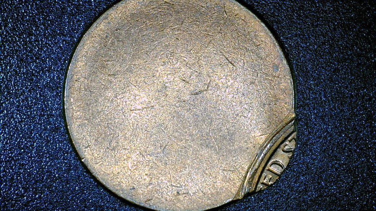 couchcollect's tweet image. Jim G sent in this coin. Do you know the mint error?

#errorcoin #minterror #coin #coins #coincollecting #numismatis #rarecoins
