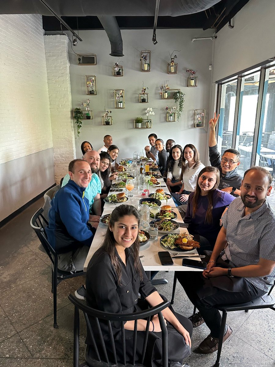Full-Time MBA faculty & students had a great time bonding over brunch at Whiskey Bird in Morningside! These gatherings bring our community together & strengthen the relationship between students & professors. Proud to see our students & faculty connecting in a meaningful way!