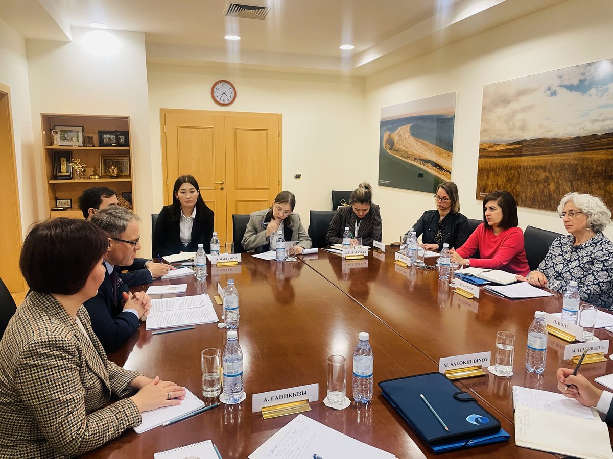 In today's meeting with 🇰🇿Vice-Foreign Minister Vasilenko, Special Reps @Farah_Karimi and @perejoanpons discussed bolstering regional cooperation. Topics included #climatechange challenges, water scarcity, transition to #greenenergy, and the situation in #Afghanistan.