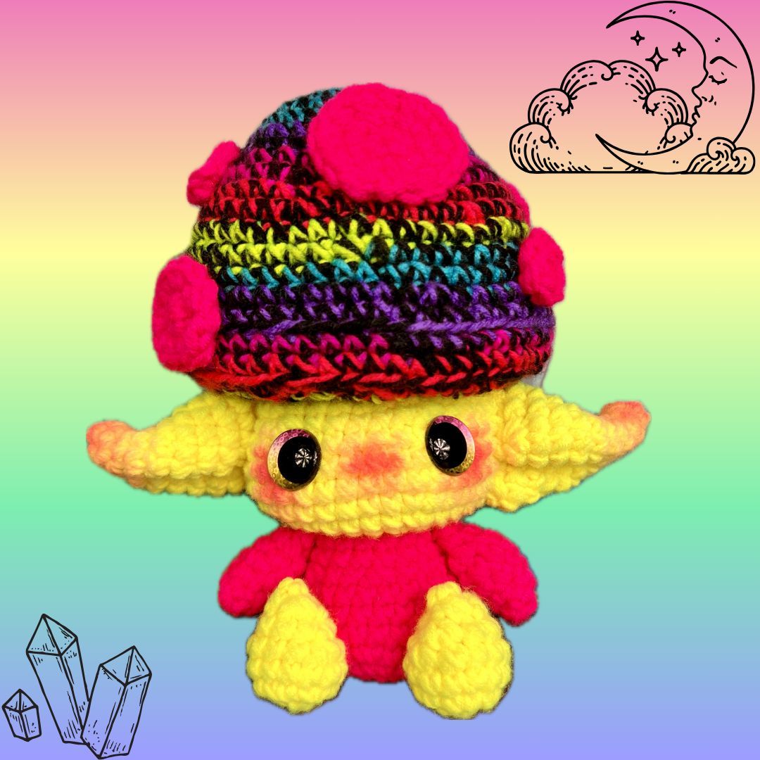 AAAAHH Ive finished my first ever double strand Gary the Mushroom Goblin and my goodness are they chonk!! 
This cutie is made from my own pattern you can find on my raverly! buff.ly/3U58FU1 
#handmade #crochet #stuffie #stuffedanimal #mushroom #goblin