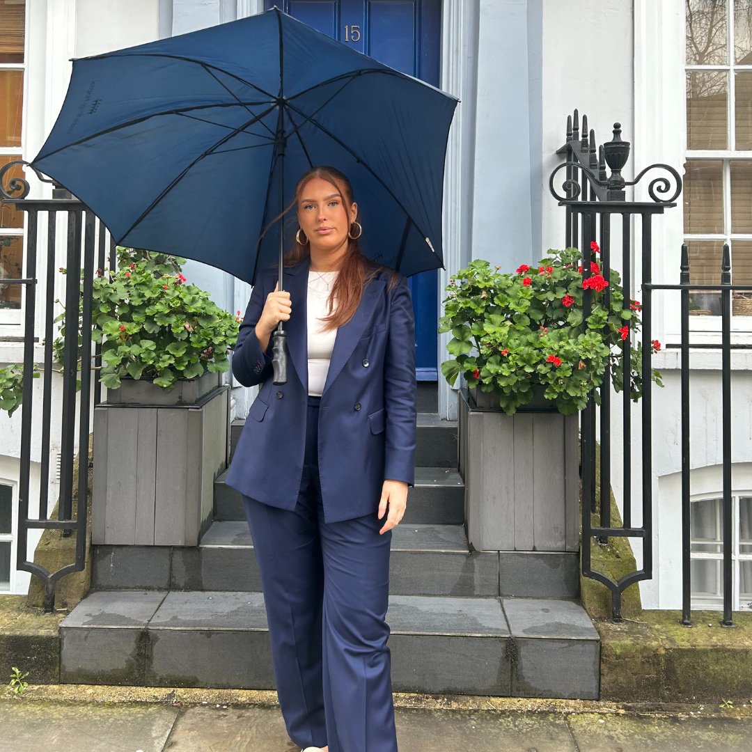 Rain or shine, Harmony will always put a smile on your face with her fabulous suits ✨

#bespokesuit #bespoketailoringuk #customsuits #customtailoring #womenstailoring #ladiestailoring #womenssuits #businesssuit #businesswear #workwearfashion #womensworkwear
