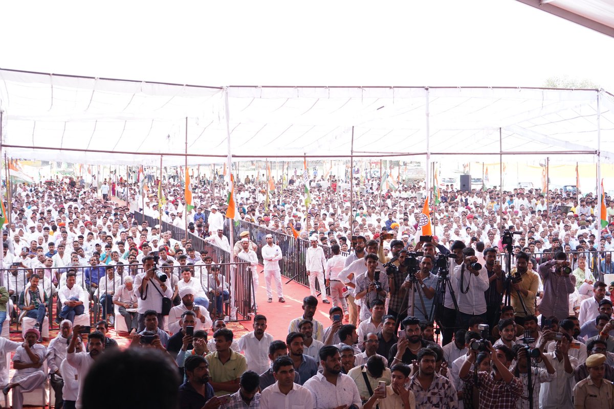 AnilChopra_'s tweet photo. आमेर की ऐतिहासिक जनसभा में पधारकर आशीर्वाद देने के लिए जयपुर ग्रामीण की देवतुल्य जनता जनार्दन का दिल की गहराइयों से बहुत-बहुत आभार एवं धन्यवाद।
आप सभी का यह स्नेह, विश्वास एवं आशीर्वाद ही जयपुर ग्रामीण में परिवर्तन लाएगा।
#AnilChopra
#जयपुरग्रामीण https://t.co/AygTT8abyN