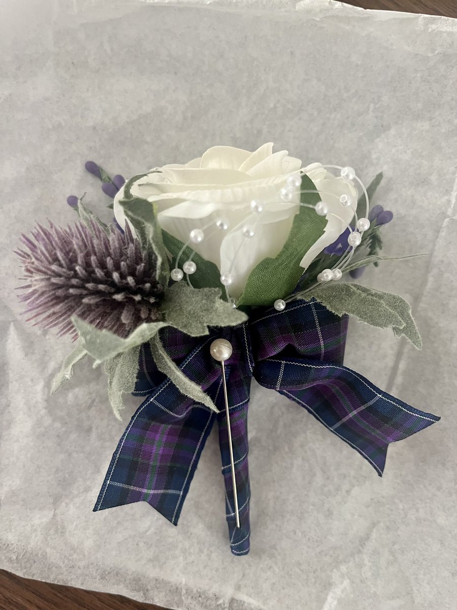 I ordered Dad a buttonhole from Etsy for my nephew’s wedding. Isn’t this nice? 🏴󠁧󠁢󠁳󠁣󠁴󠁿