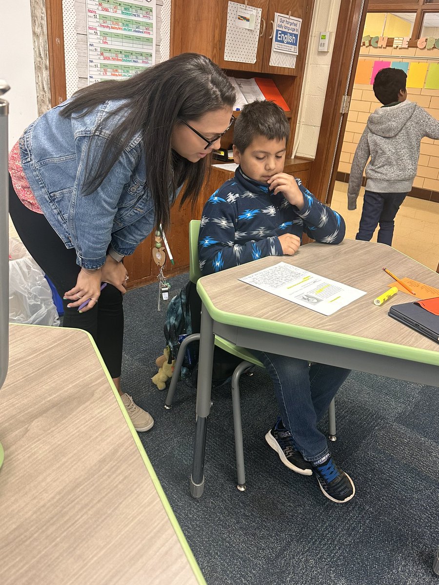 Reading & Writing Camp 🏕️ is “on and poppin’” @LALoganFWISD! Ss are rotating through fun & engaging review sessions re: poetry & drama, literary/expository, revising, editing, & SCR/ECR! Ts are all in —> even science & math teachers! @LANschools @pdilley5 @Mr_Conner