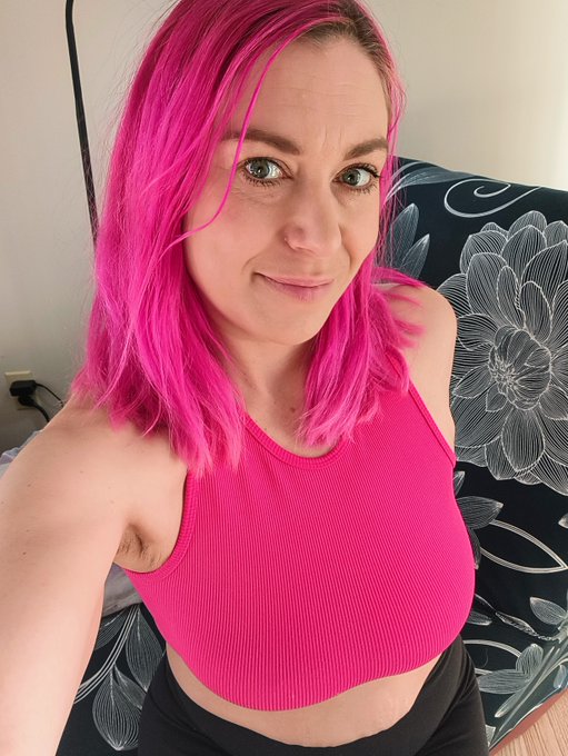 Finally off of Mom duty for a week, and ready to play ;)   Taking Skype sessions and vid calls on Loyal